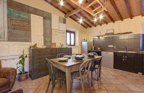 Pontassieve House | Casa Camomilla C: A characteristic and welcoming two-story independent house surrounded by meadows and by green hills, with Free WI-FI.