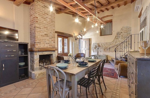 Pontassieve House | Casa Camomilla C: A characteristic and welcoming two-story independent house surrounded by meadows and by green hills, with Free WI-FI.