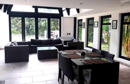 Girardot House | Casa Campestre con Piscina Privada en el Condominio Campestre el Peñon