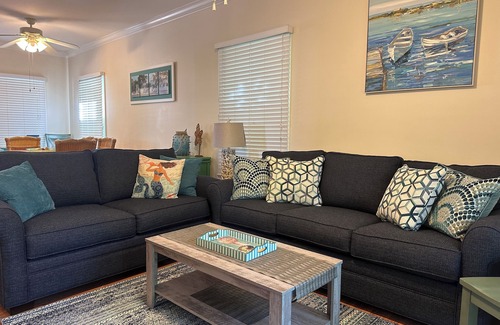 Key West House | Casa Capri Beautiful Tropical with 3 King Suites - 2 miles to beach