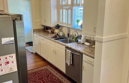 Pinehurst House | Casa Capstone – 4BR Near Stadium, Walk to Stadium & Downtown!