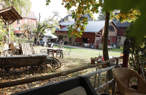 Gefrees House | Casa Cara, meeting friends, relaxing around the campfire, playing in the garden