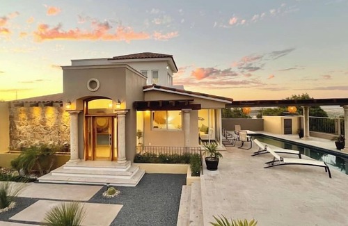 El Centenario House | Casa Caracol - Spacious, Pool, Beach front
