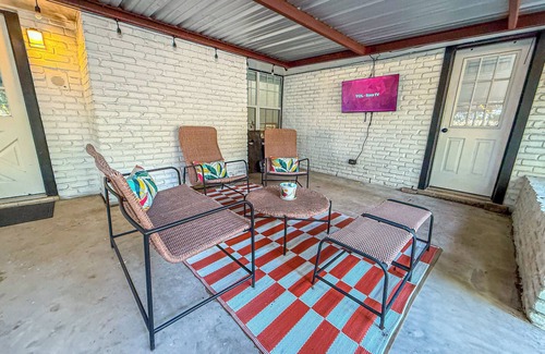 Castle Hills House | Casa Castillo 5BR w/Pool + Patio & Game Room