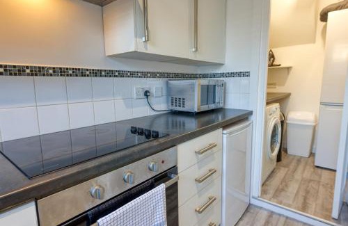 Ramsgate House | Casa Cella - Centrally located 4 bedroom house with private driveway and garden