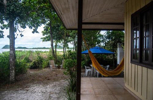 Paranagua House | Casa charmosa e pé na areia na Ilha do Mel - Nova Brasília