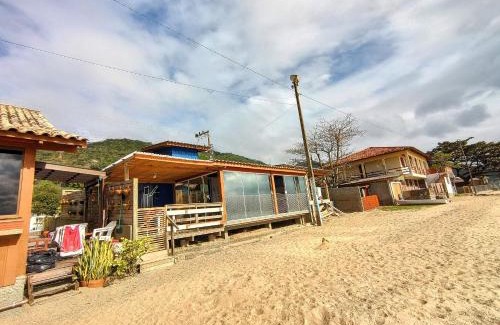 Ribeirao da Ilha House | Casa charmosa pé na areia por do sol