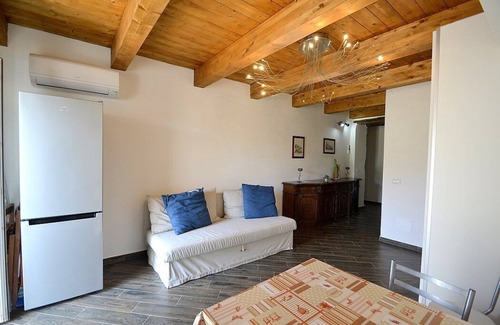 Montecorice House | Casa Cianda A: A welcoming apartment situated at a short distance from the beach.