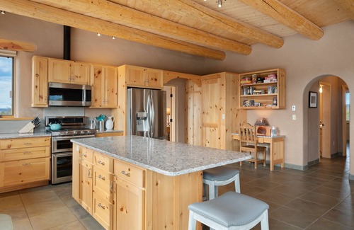 Taos House | Casa Cielo | New Desert Hideaway | Mountain View, Custom Décor, Hot Tub