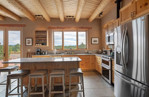 Taos House | Casa Cielo | New Desert Hideaway | Mountain View, Custom Décor, Hot Tub