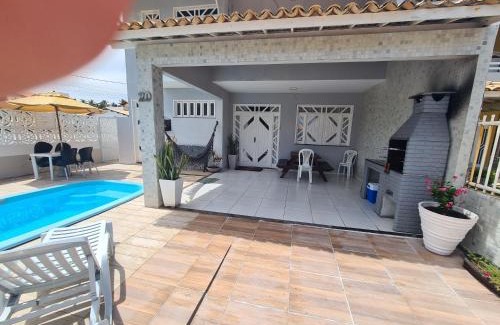 Mosqueiro House | Casa cinza em frente à praia em condominio