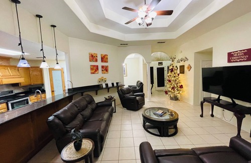 Harlingen House | Casa ColibrínUltraWIFI, HOTTUB, POOL, PLAYPEN, 2KING BEDS, MULTI FAMILY FRIENDLY