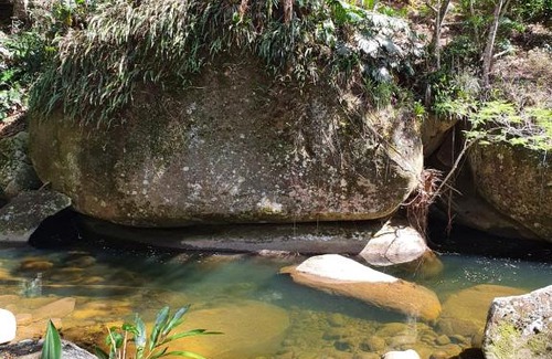Itaipava Villa | Casa com cachoeira e rio particular