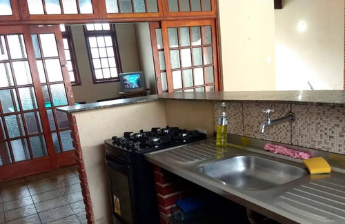 Jardim Imperador House | Casa com lazer a 500 metros da praia em Peruíbe