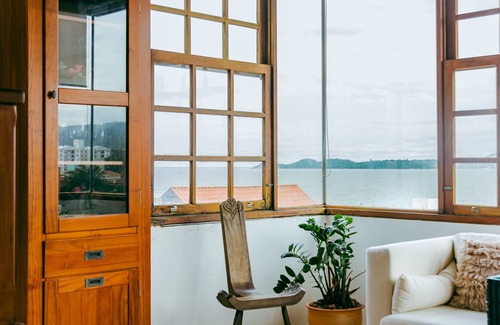 Penha Apartment | Casa com Vista Mar na Praia do Quilombo FS6338