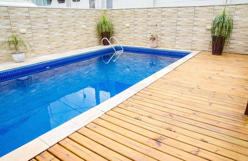 Centro House | Casa com Wifi e piscina no centro de Caraguatatuba