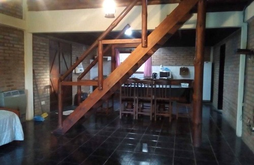 Merlo House | Casa con amplias comodidades y enclavada en un lugar de naturaleza y montaña.