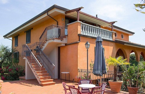 Massa e Cozzile House | Casa Concerto A: A graceful apartment located on top of a small hill, with Free WI-FI.