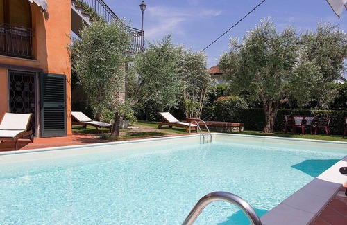 Massa e Cozzile House | Casa Concerto C: A graceful apartment, with Free WI-FI.
