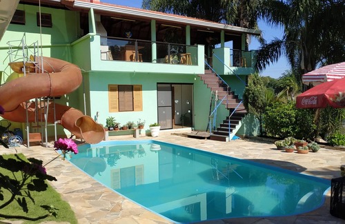Batatuba Cabin | Casa Cond Fechado c/ Churrasqueira, Piscina, Toboágua e Parquinho