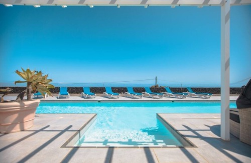 Conil Villa | Casa Conil with a private 25 meter heated pool and jacuzzi
