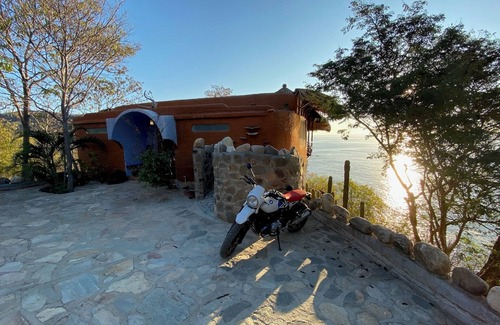 Arroyo Cruz House | Casa Contrada: Secluded Beach House in Oaxaca with Private Beach
