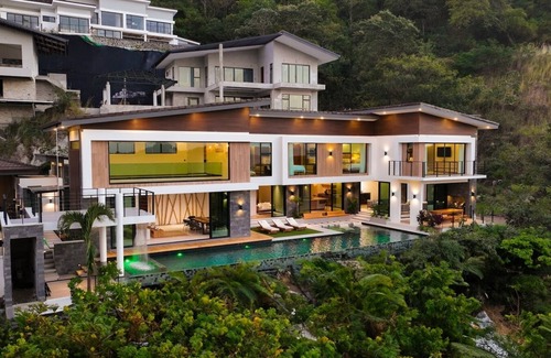 Santa Barbara House | Casa Crystal is a Stylish ocean-view home for 12 Private pool Perfect for families & groups