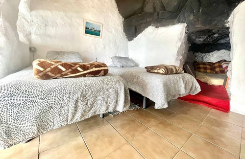 Valverde Cottage | Casa Cueva en primera linea de Mar, con barbacoa