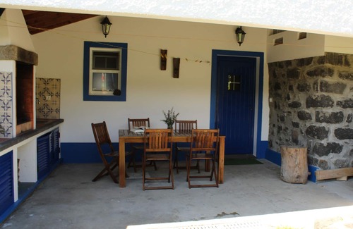 Nordestinho Cottage | Casa da Burra - It is a rural house, built in basalt stone.