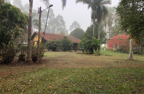 Jarinu House | Casa da Fazenda- no bosque com lareira e banheira