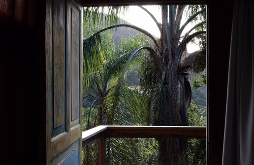 Pantano do Sul House | Casa da Marilia on Matadeiro beach, woods overlooking the sea and peace
