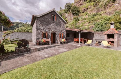 Faial House | Casa da Pedra by Amazing Madeira