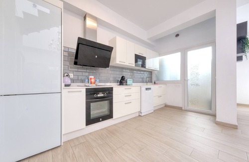 Costa Teguise Ski Chalet | Casa Dang - 600M to the beach