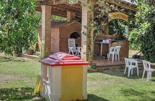 Marina di Ascea House | Casa Daniela: A welcoming apartment that is part of a villa situated at a short distance from the beach, with Free WI-FI.