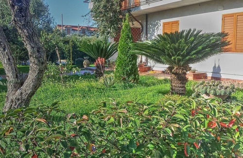 Marina di Ascea House | Casa Daniela: A welcoming apartment that is part of a villa situated at a short distance from the beach, with Free WI-FI.