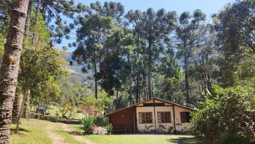 Aiuruoca House | Casa das Araucárias, no Vale do Matutu, Aiuruoca-MG