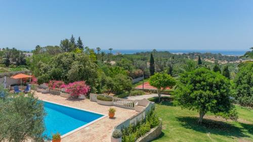 Meia Praia Villa | Casa das Flores