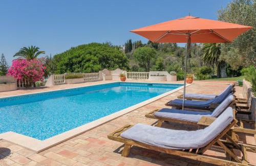Meia Praia Villa | Casa das Flores