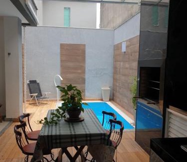 Cabo Frio House | Casa de alto padrão e aconchegante.