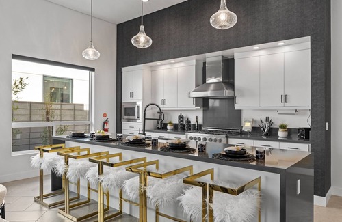 Palm Springs House | Casa De Amore Summary