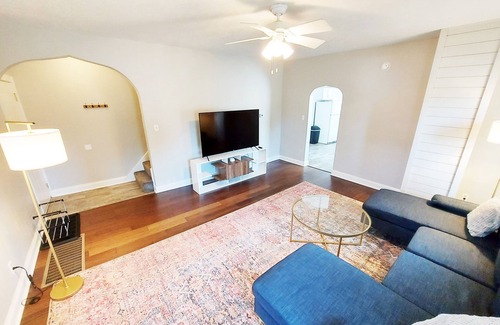 Columbia City Apartment | Casa de Columbia. 2BR/1Ba