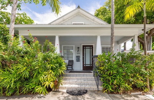 Old Town House | Casa De Cuba A Beach House - Cuban Flair Steps From Duval
