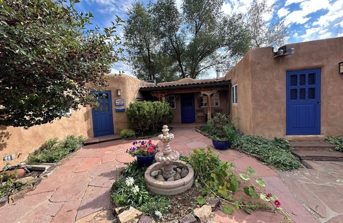 Taos House | Casa De Flores: Charming Restored Adobe on Historic Ledoux