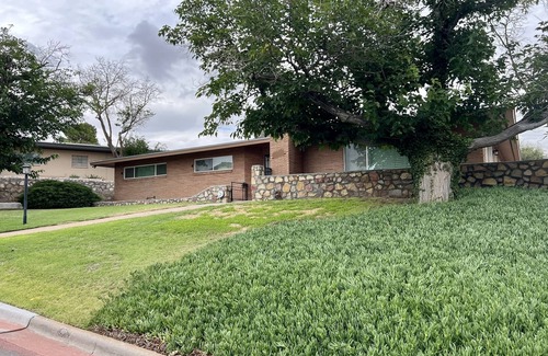 El Paso House | Casa de La Cruz - 3BR 3BA -w/Plasma Air Technology 2,200sf Sleeps 10