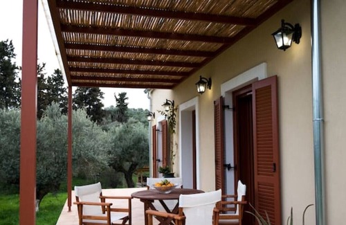 Gythio House | Casa de la Oliva in Greece