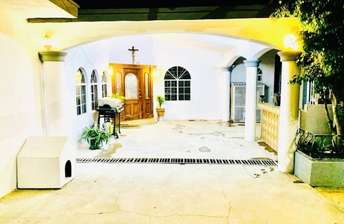 Los Arcos House | Casa de las palmas within walking distance of the boardwalk