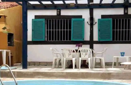 Itaguassu House | Casa de muito fácil acesso, 100m da praia em uma rua plana, super reservada.