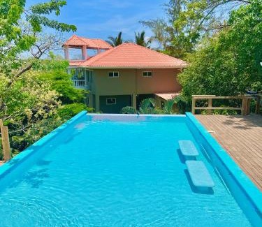 Roatan House | Casa De Odisea