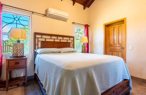 Roatan House | Casa De Odisea