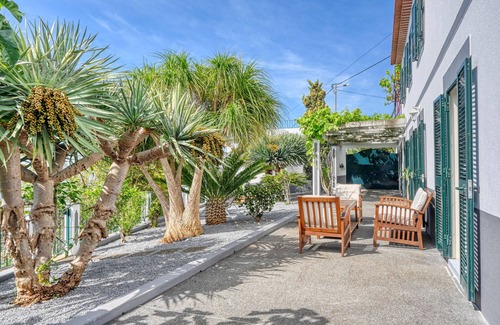 Canhas Cottage | Casa de Ponte, a Home in Madeira